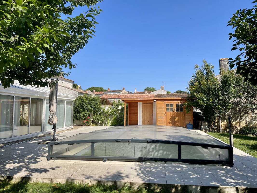 Maison à PORT-D&#039;ENVAUX