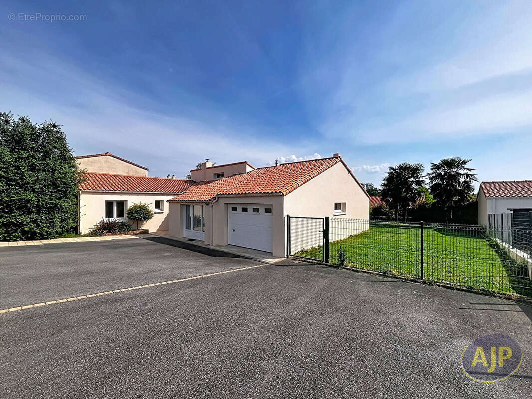 Maison à LE LOROUX-BOTTEREAU