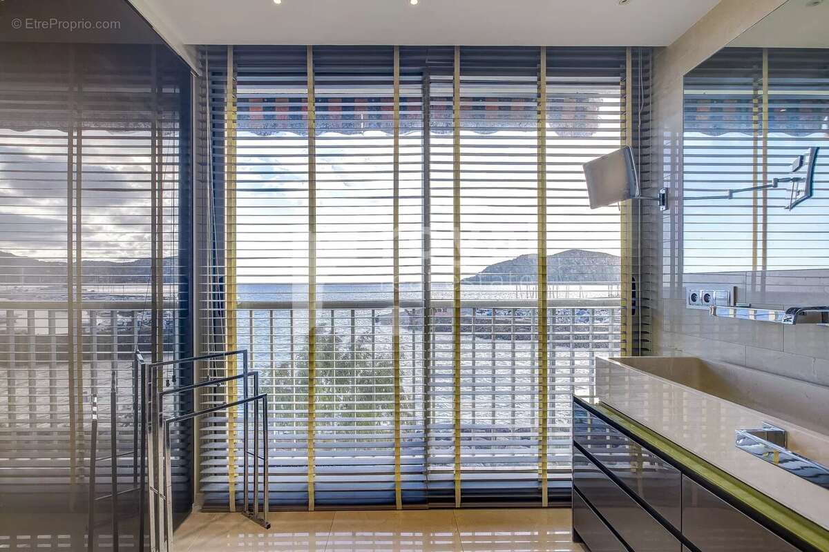 Appartement à MANDELIEU-LA-NAPOULE