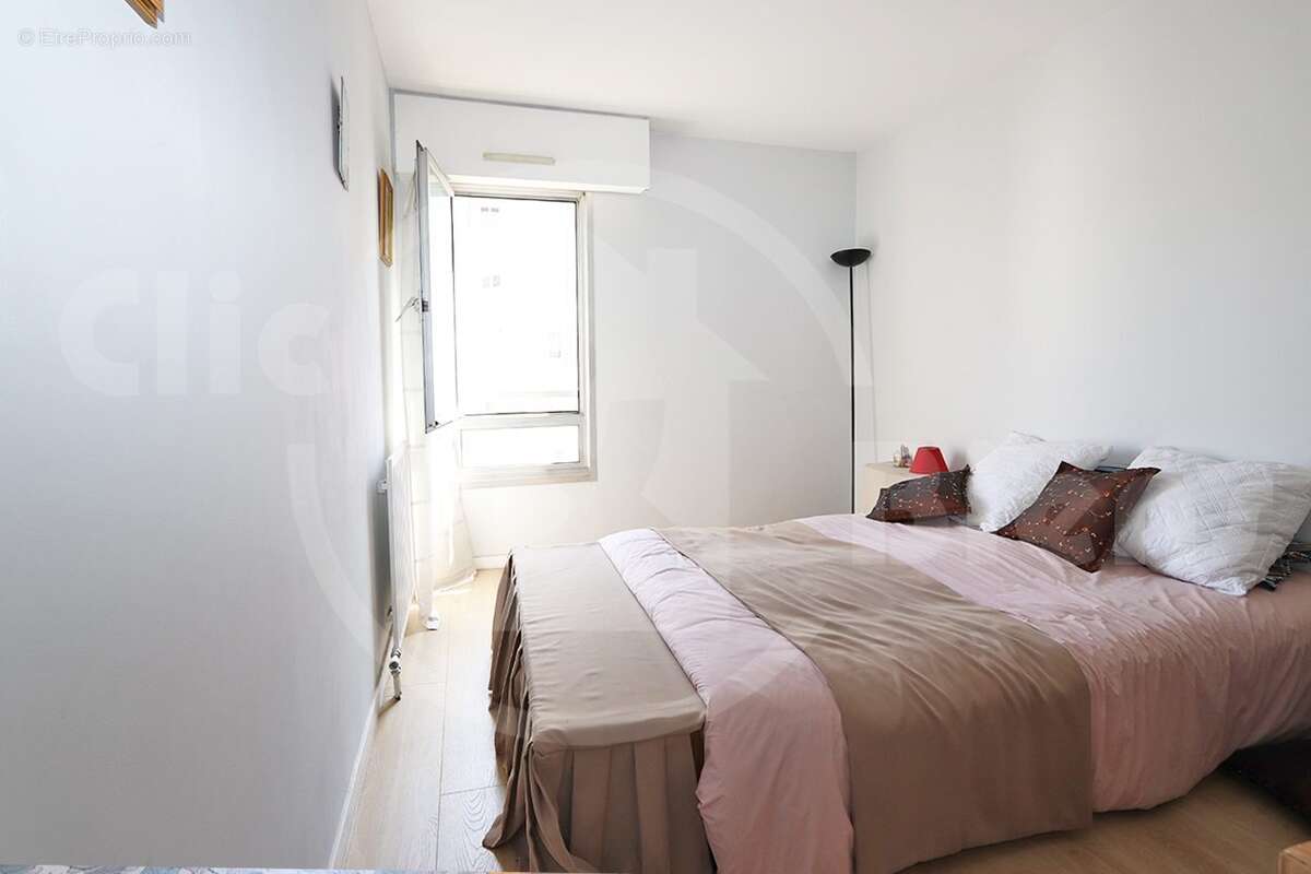 082025 - Appartement à COURBEVOIE