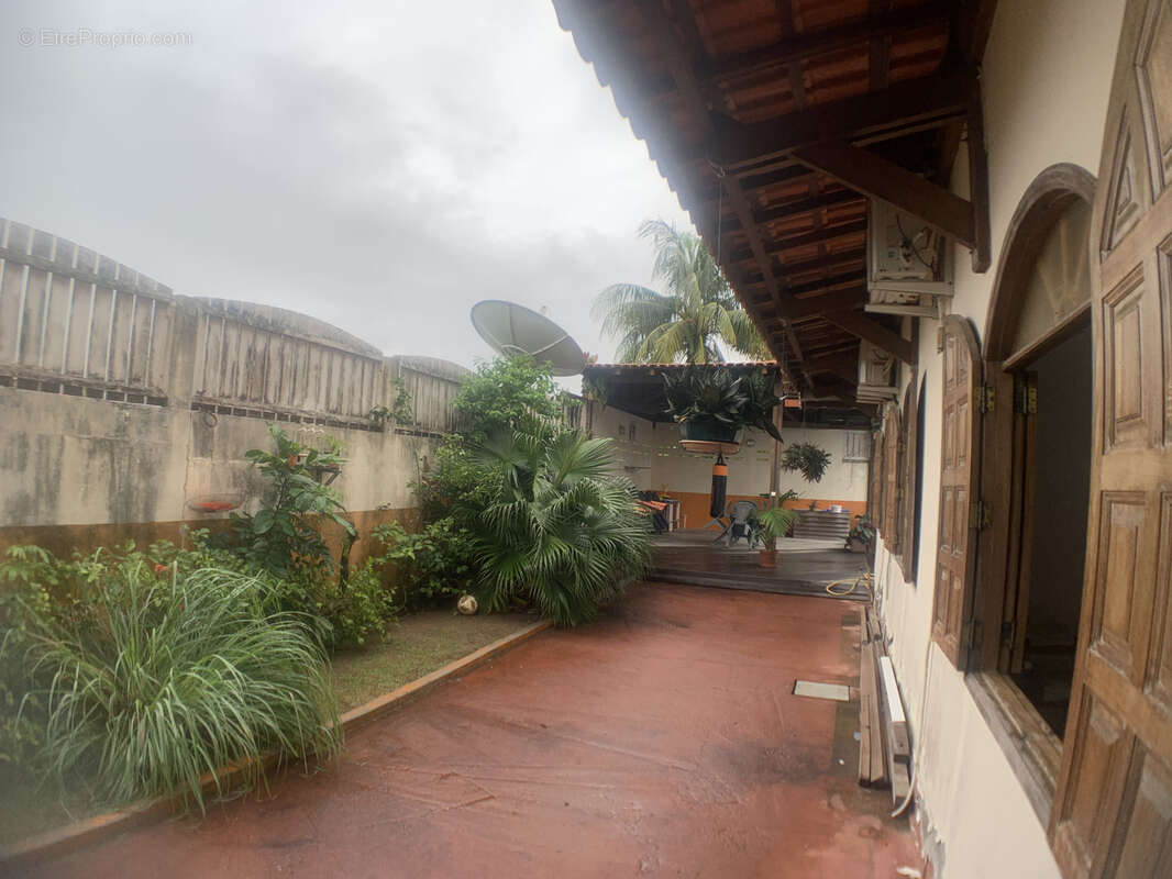 Maison à REMIRE-MONTJOLY