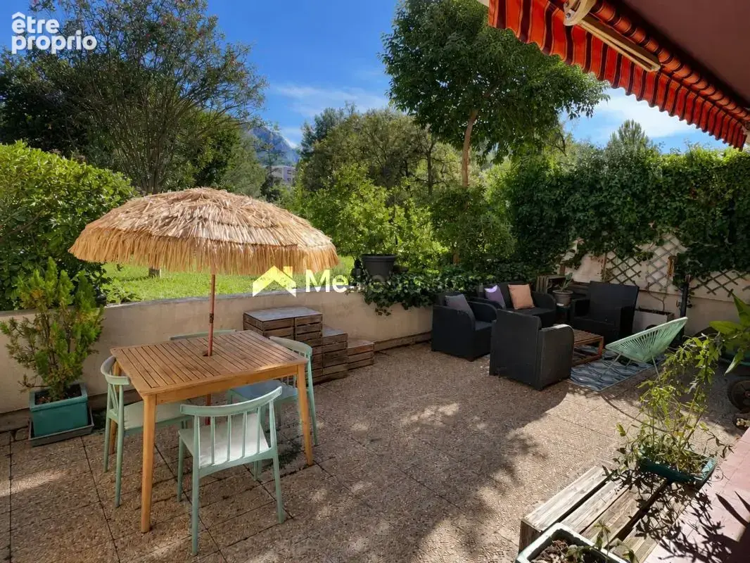T4/T5 d’exception en rez-de-jardin avec vue dégagée de 108 m² à Marseille 13008 - photo 3