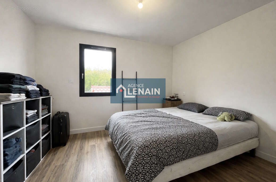 Maison à SAINT-GEORGES-DES-GARDES