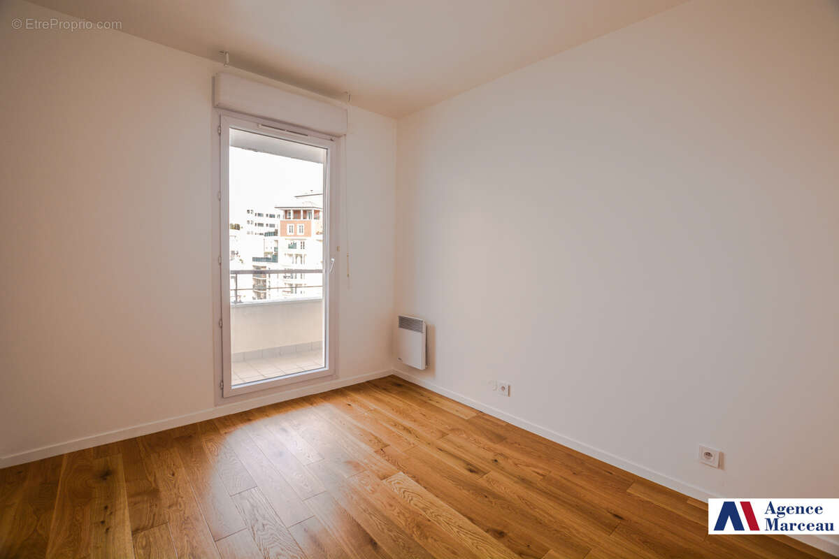 Appartement à COURBEVOIE