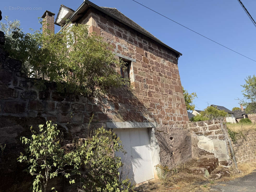 Grande maison avec dependance et jardin - photo 11