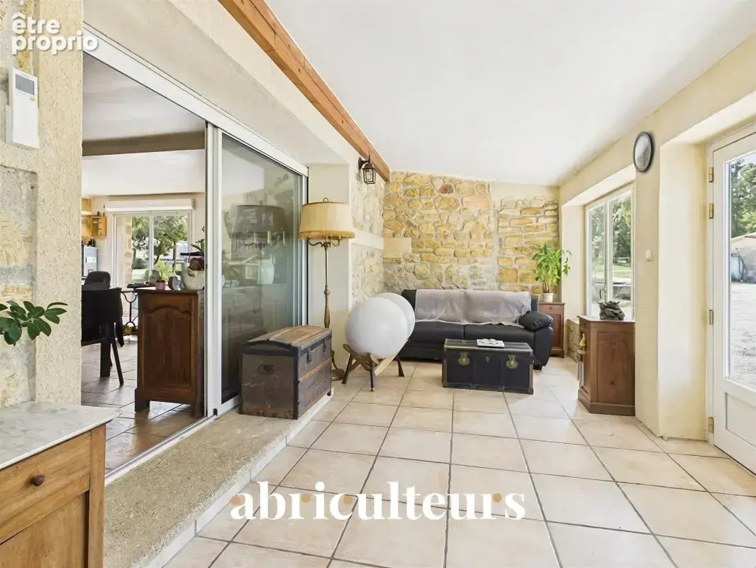 Maison familiale en pierre à vendre à Grans, sur un jardin arboré de 254 m² (13250) - photo 13