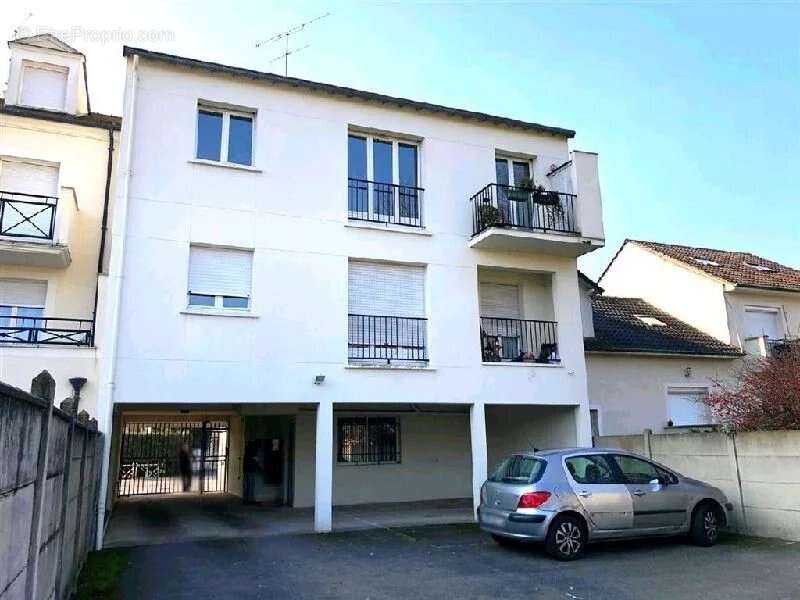 Appartement à SAINTE-GENEVIEVE-DES-BOIS