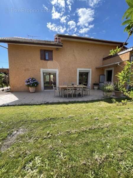 Maison à LA TOUR-DU-PIN