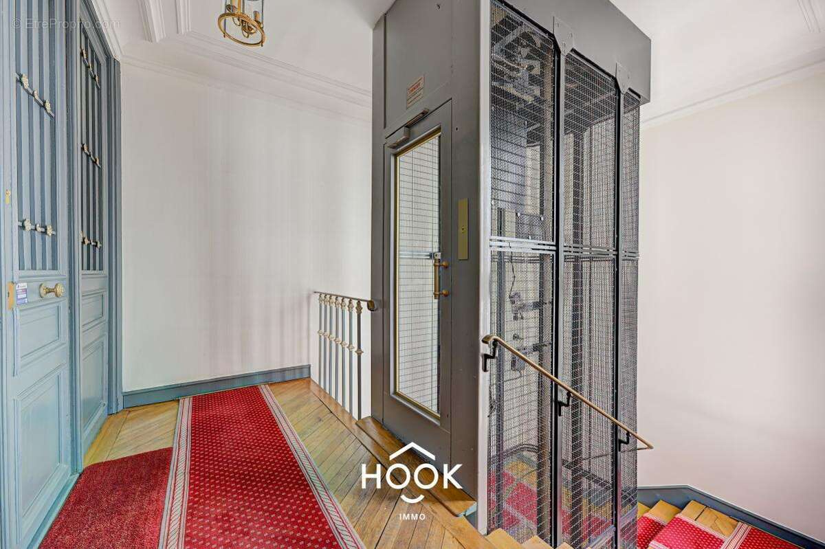 Appartement à PARIS-16E