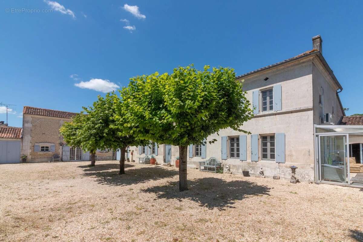 Maison à SEGONZAC