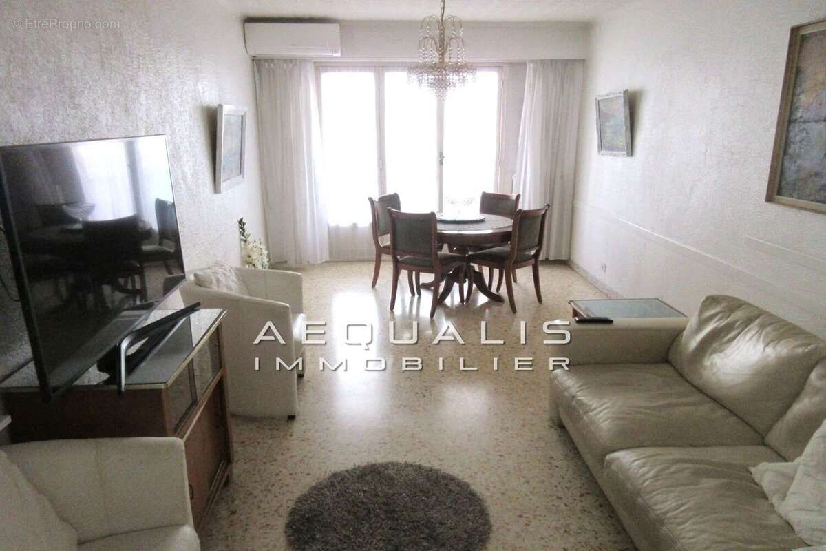 Appartement à SAINT-LAURENT-DU-VAR