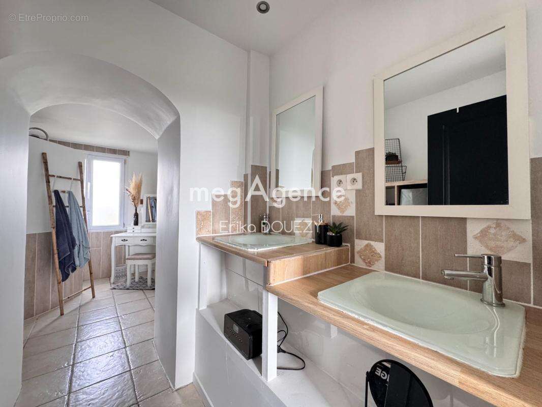 Longère en campagne 5 chambres, étang, piscine, dépendances - photo 11