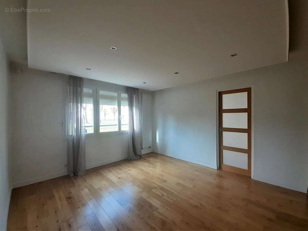 Houilles la main de fer exclusivite - photo 2