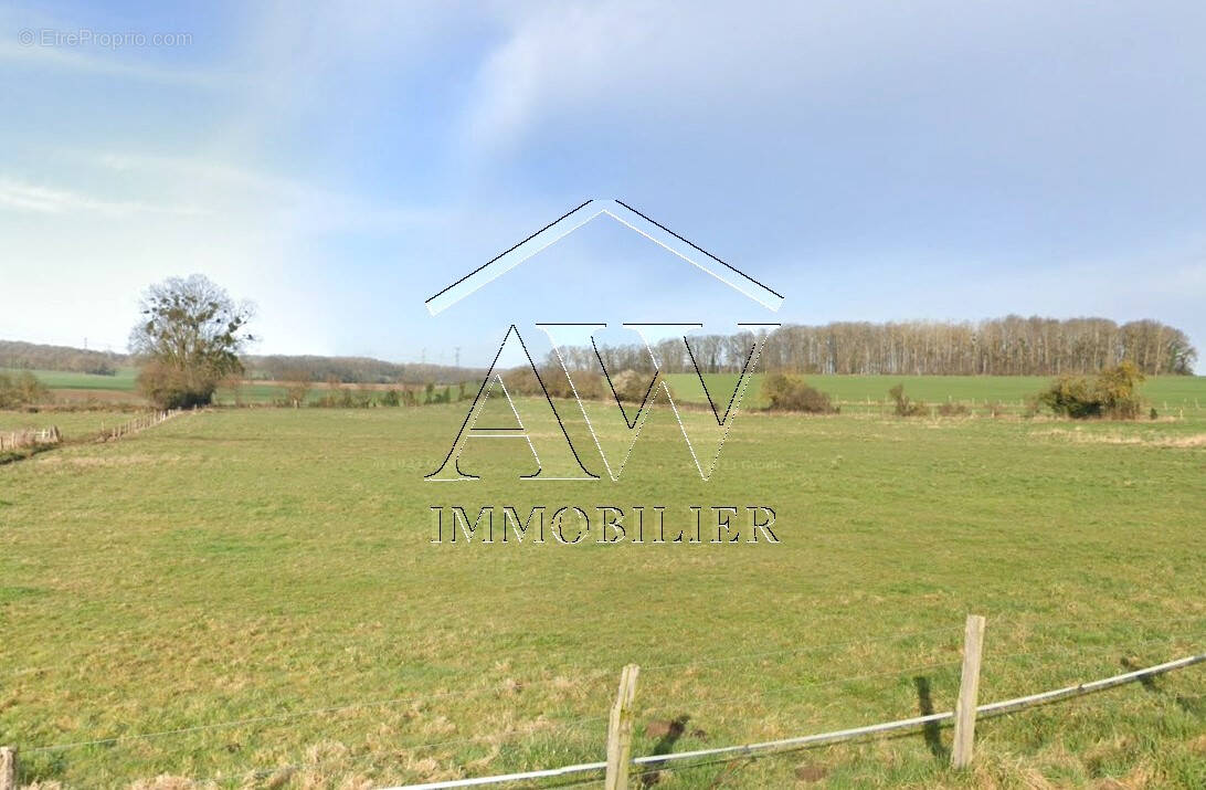 Terrain à SAINTE-GENEVIEVE