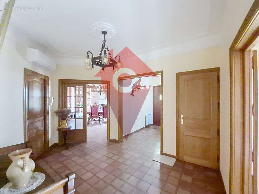 La ville-du-bois - propriété familiale de caractère - dpe c - terrain 2 460 m2 - environ 181 m2 habitables - photo 3