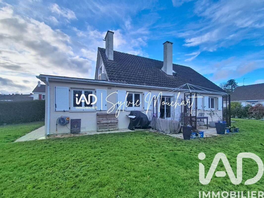 Photo 1 - Maison à LE MESNIL-SAINT-DENIS