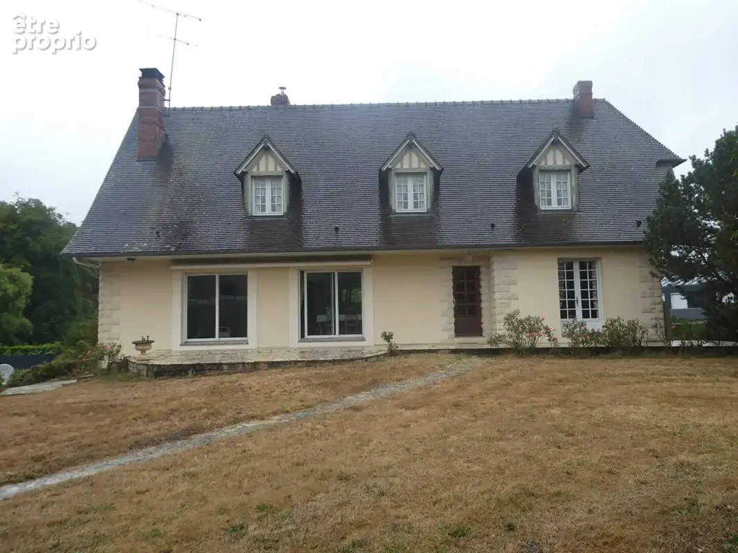 Maison Pont L Eveque 6 pièce(s), 217 m², 2761 m² - photo 6