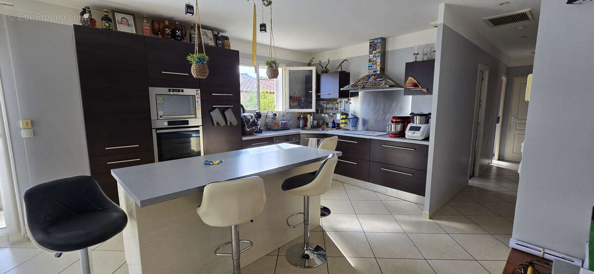 Maison à OPOUL-PERILLOS