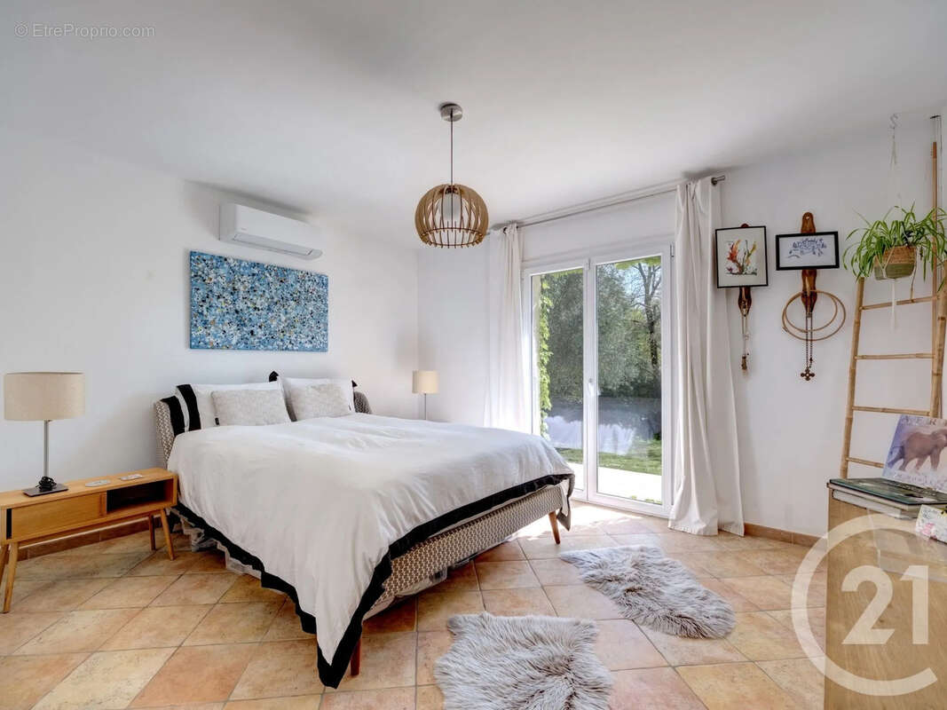 Maison à VALBONNE