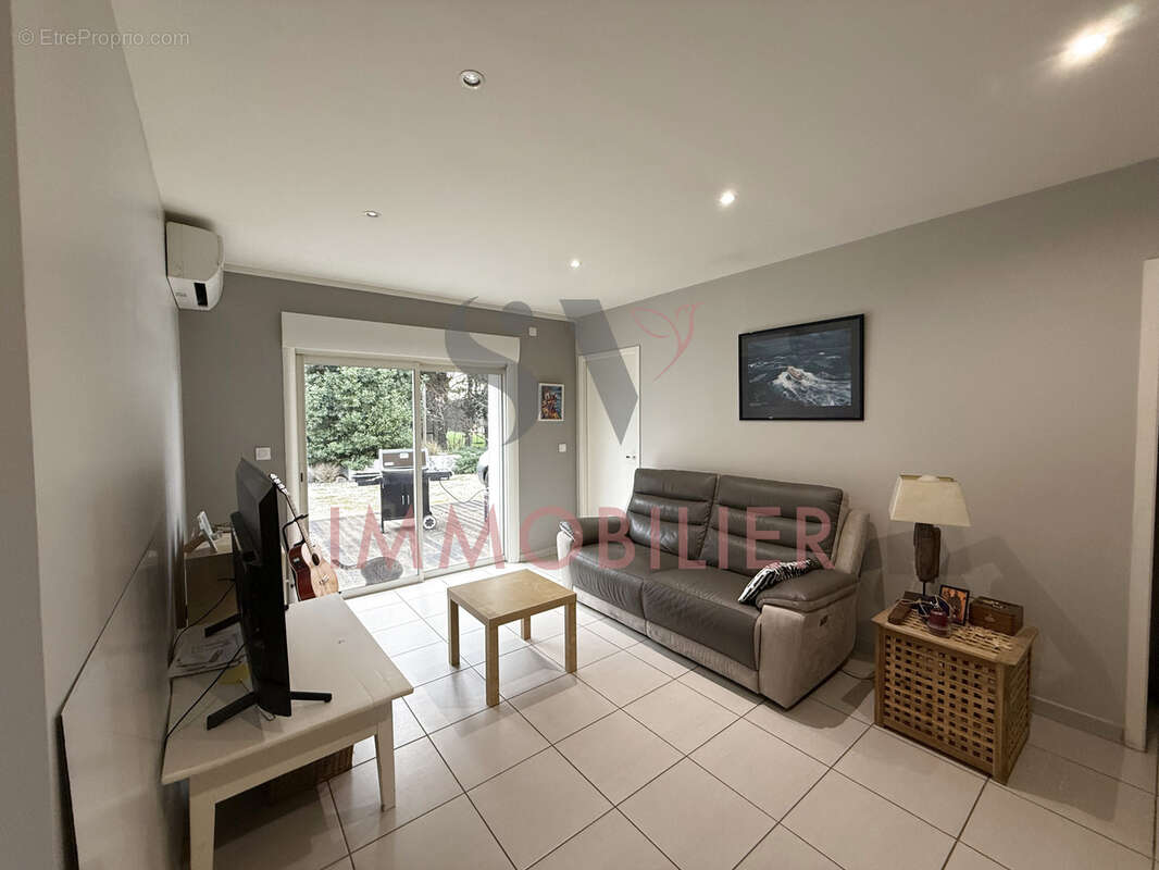 Commerce à CHATEAUNEUF-SUR-ISERE