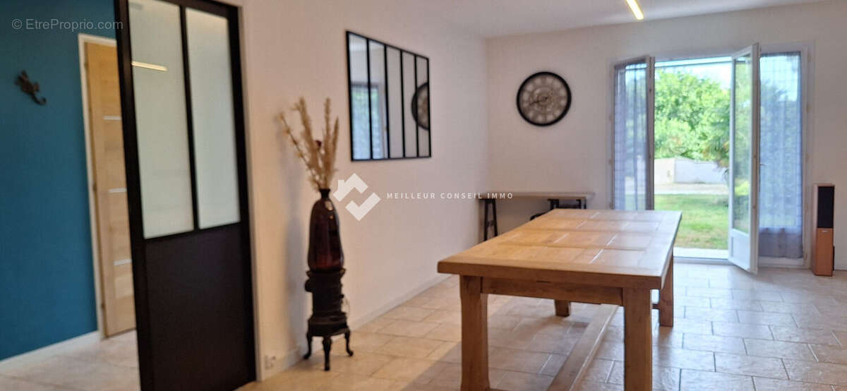 Maison 140 m² à Saint-Georges-Les-Baillargeaux  - photo 5