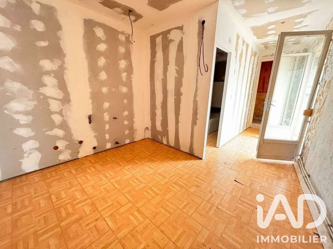 Maison 356 m² à Lay-Saint-Christophe  - photo 8