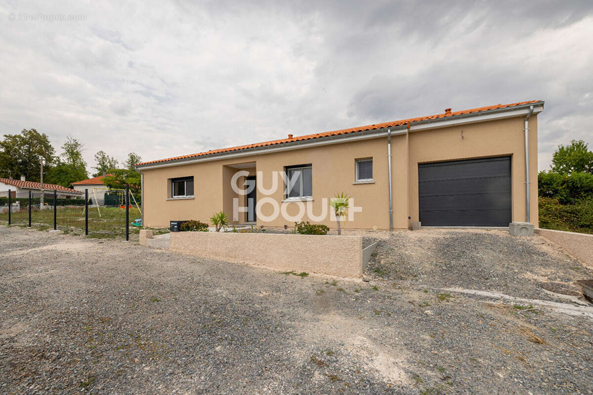 Maison à PESSAT-VILLENEUVE