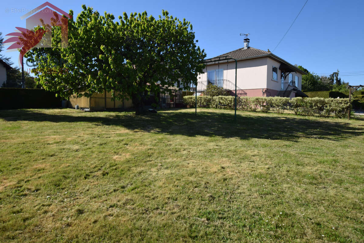 BELLE MAISON BIEN ENTRETENUE, lumineuse et spacieuse donnant sur terrasse et jardin - photo 5