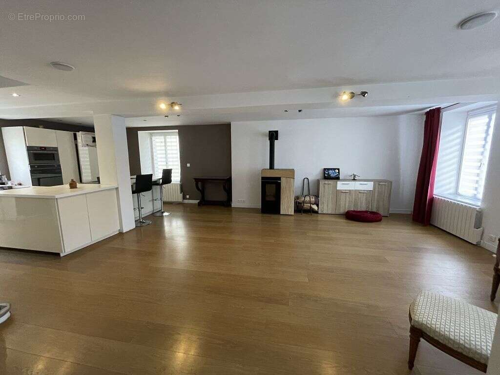 Maison - 234m ² - photo 2