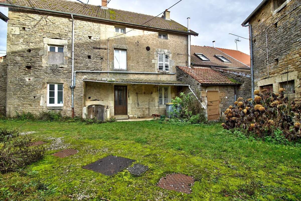 Maison à SAINT-MARTIN-DU-MONT