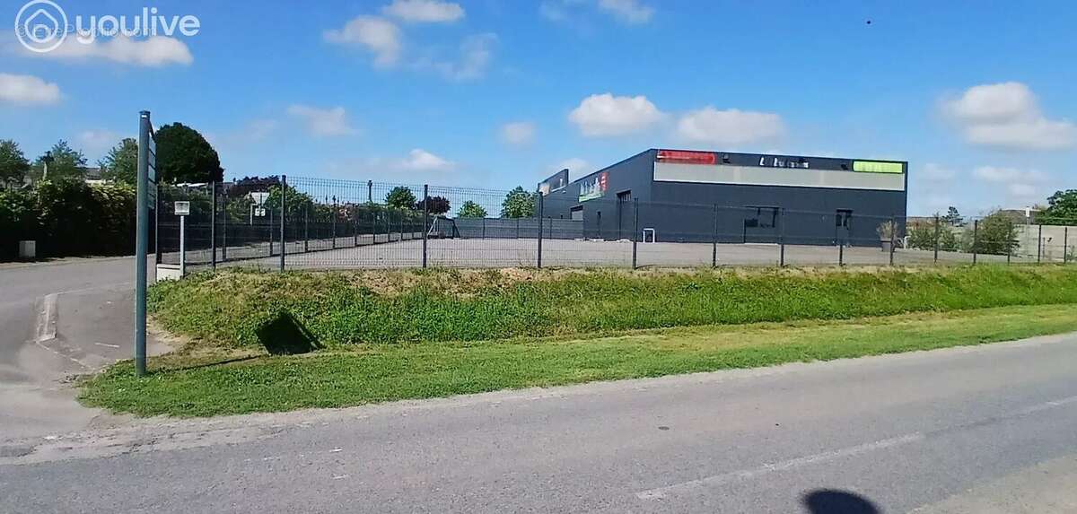 Ensemble immobilier d'activité de 770 m² avec revenu locatif immédiat – Terrain clos de 2 300 m² - photo 4