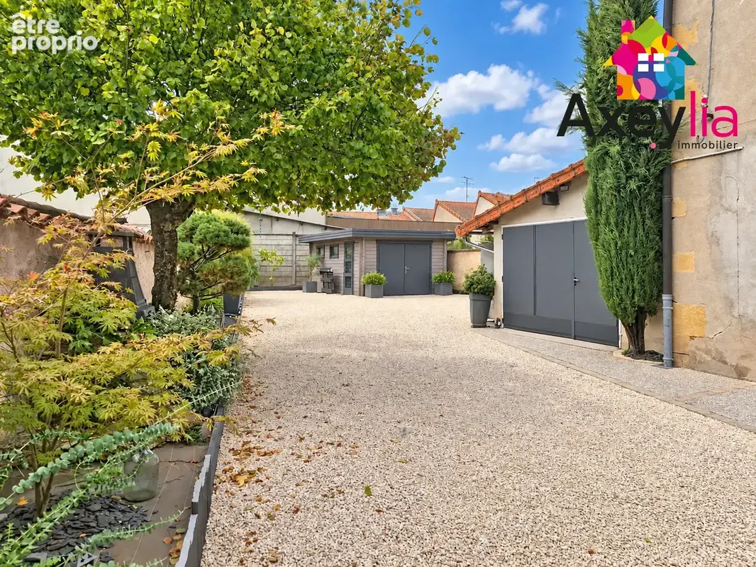 A vendre - proche centre charlieu - maison avec terrain - photo 19