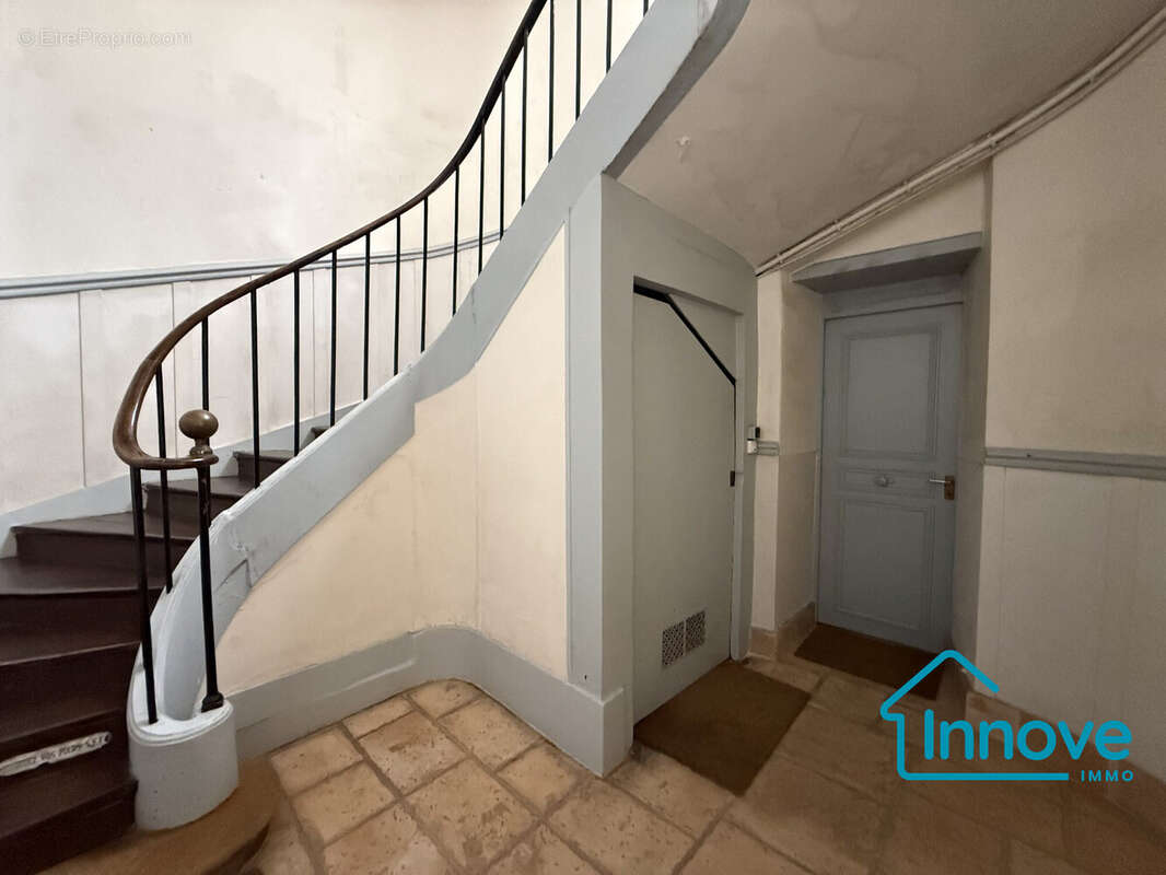 Appartement 23 m² à Versailles  - photo 8
