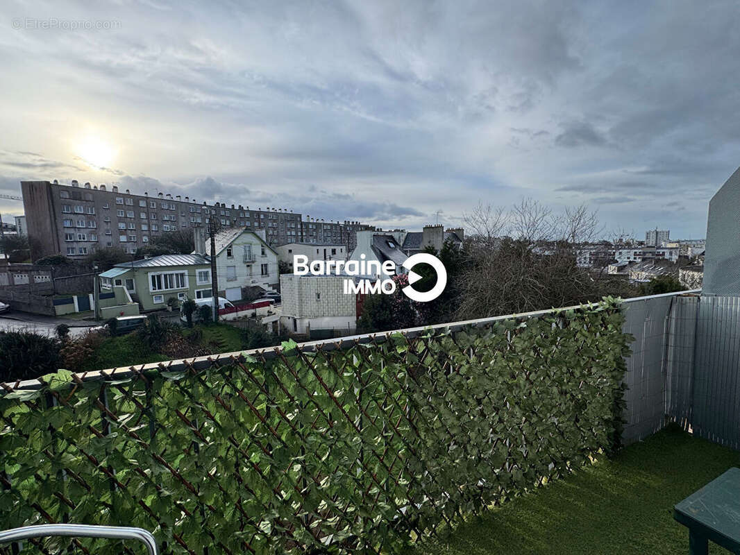 Exclusivité a vendre brest dourjacq appartement t5 79,56 m² dernier étage balcon vue dégagée parking - photo 2
