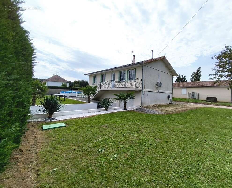 Maison à FLEURE