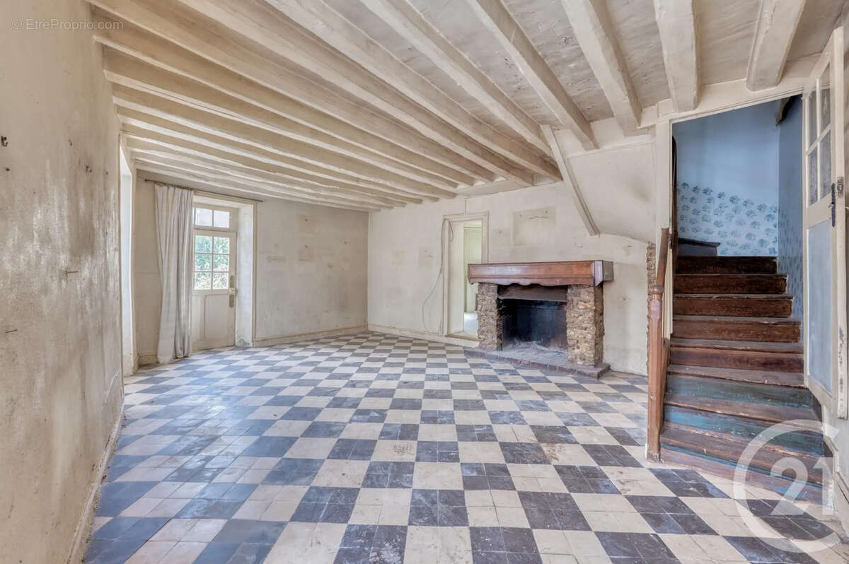 Maison à OZOUER-LE-VOULGIS