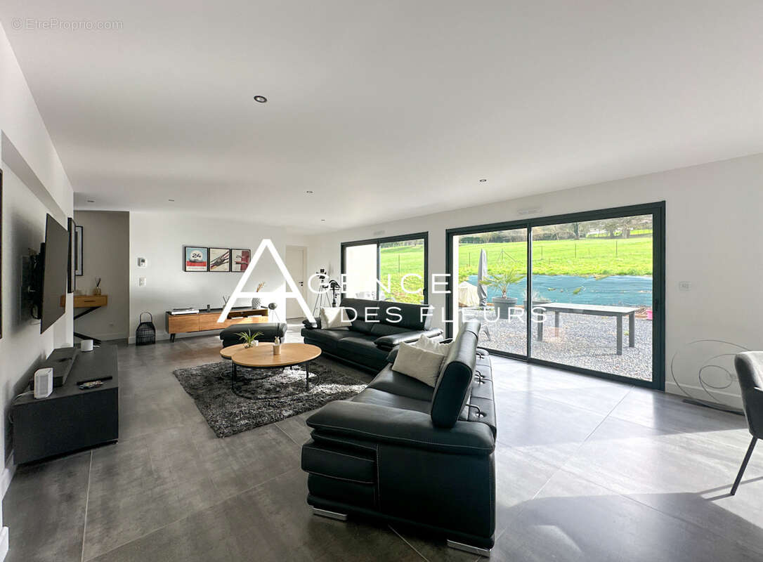 Maison à LA SAUSSAYE