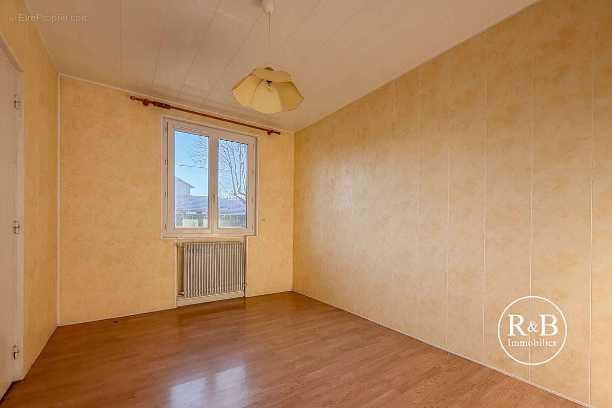 Maison à LES CLAYES-SOUS-BOIS