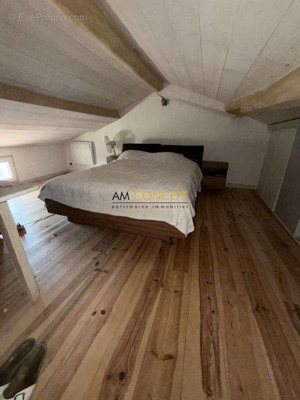 Appartement à CONTES