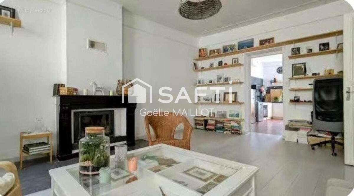 Maison 284 m² à Saint-Laurent-De-Cerdans  - photo 2