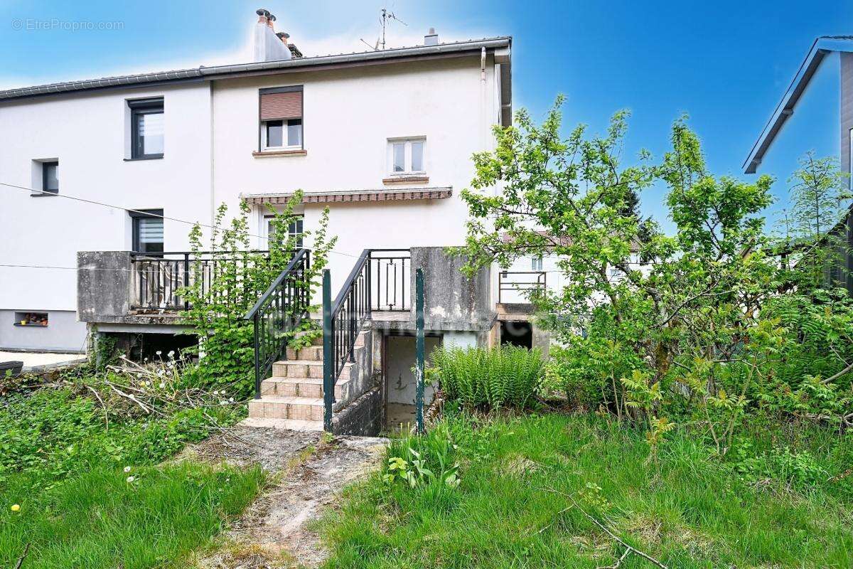Maison mitoyenne de 88m2 environ - 3 chambres - terrain 4 ares - garage - photo 2