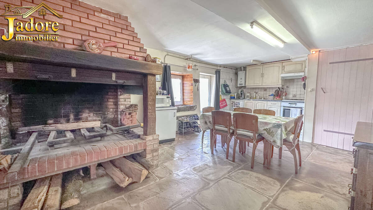 Maison à LA CHAPELLE-DEVANT-BRUYERES