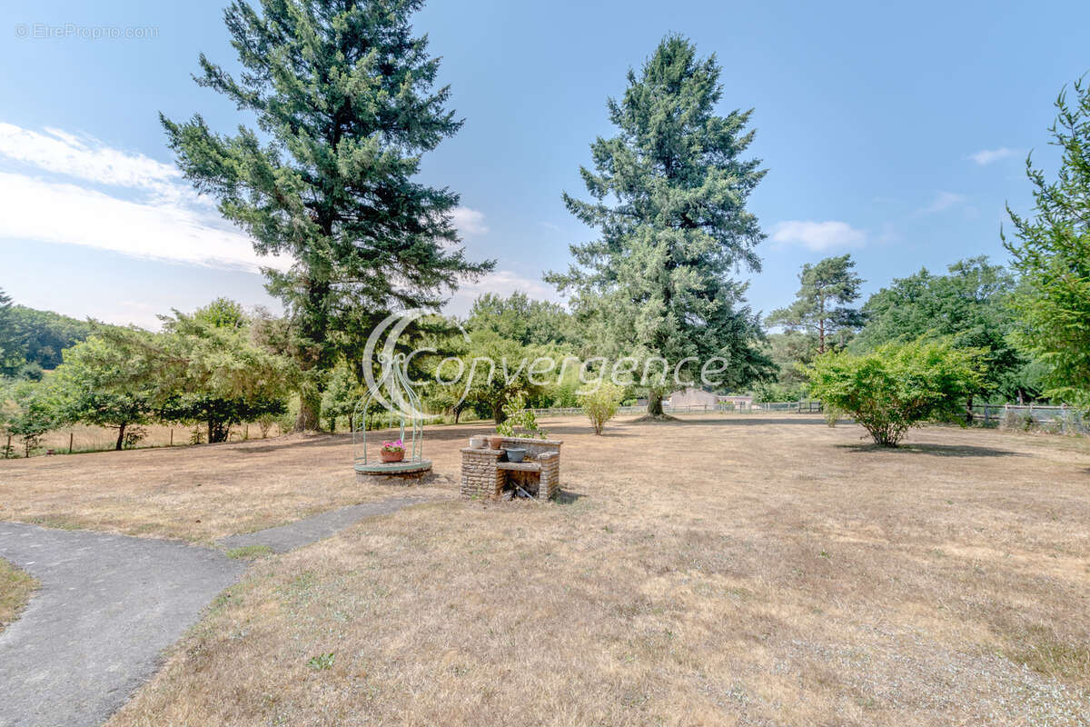 Maison à COMPREIGNAC