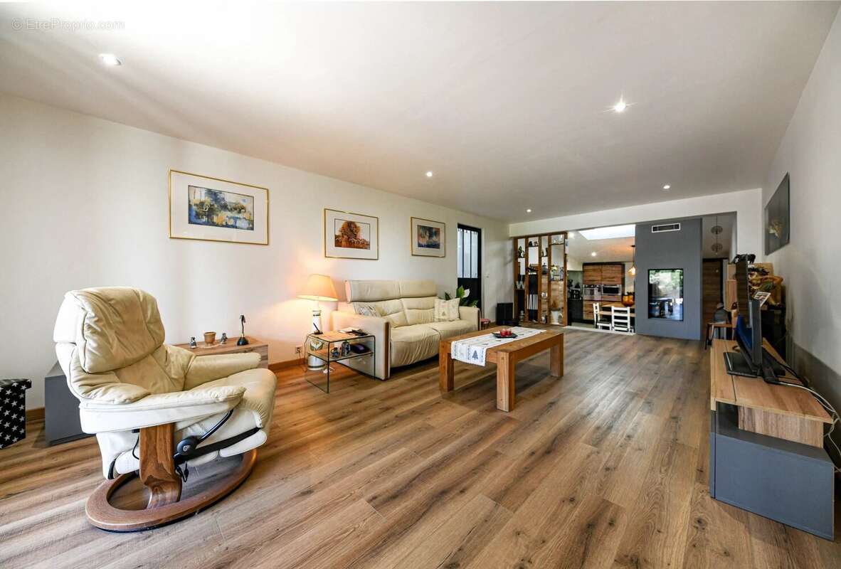 Maison méridionale de plain-pied de 167 m² avec jardin et piscine à 3.5 km du centre d’Uzès - photo 15