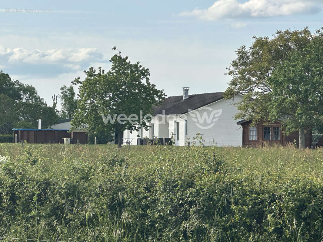 Maison à DENEUILLE-LES-CHANTELLE