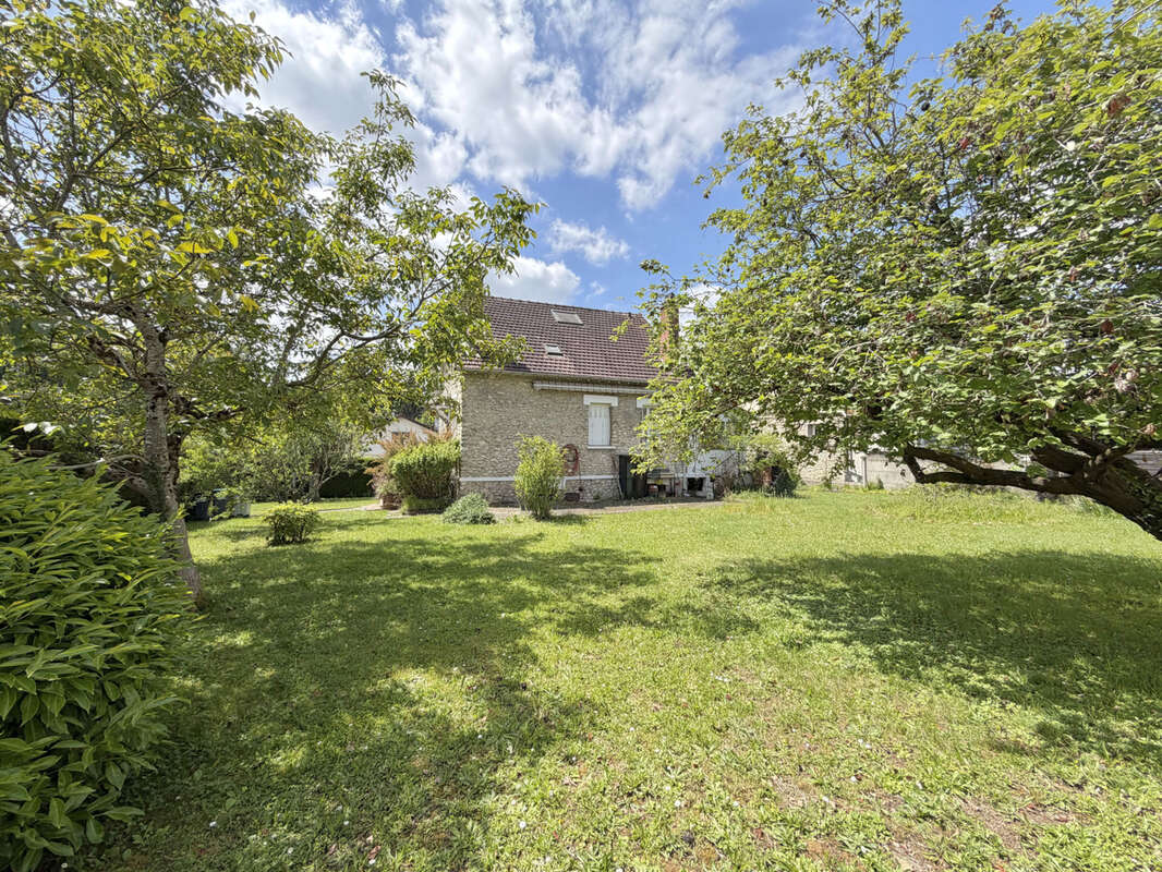 Maison à VARENNES-JARCY