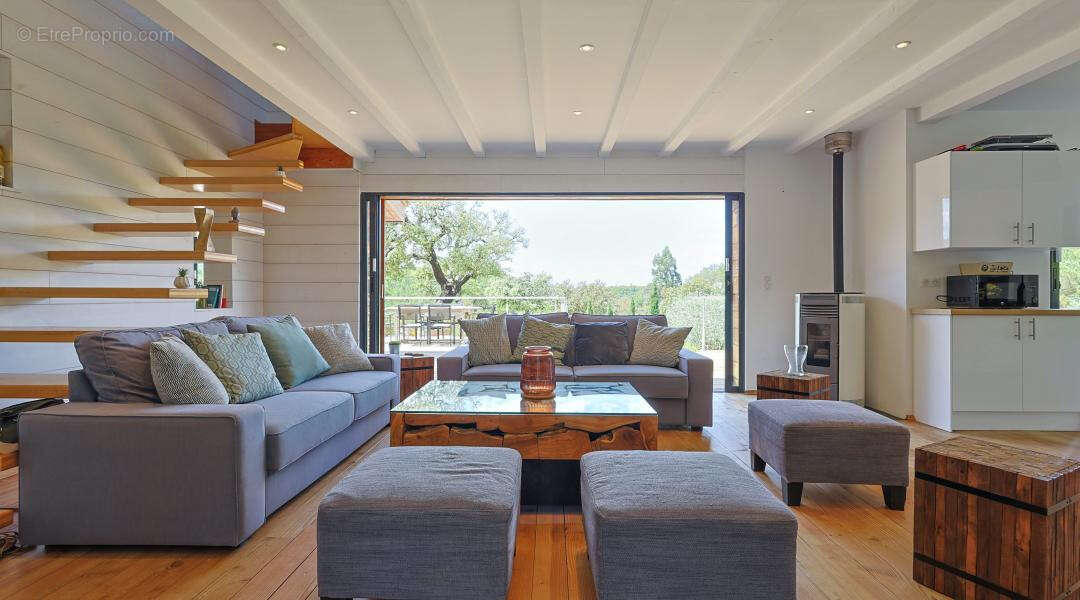 Maison à PLAN-DE-LA-TOUR