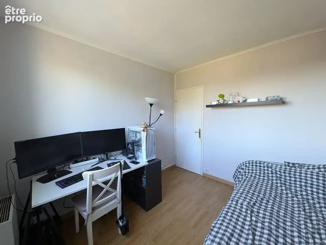 Beau f4  3 chambres  dernier étage  box et cave - photo 9