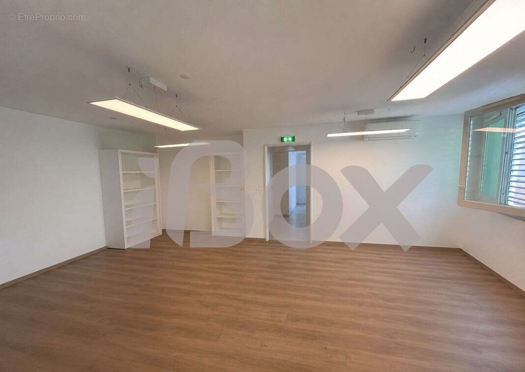 Toulon champ de mars bureaux climatises pmr garage double ascenseur - photo 2