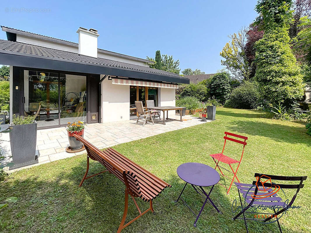 Maison à CHALLEX